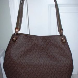 Micheal kors raven tote